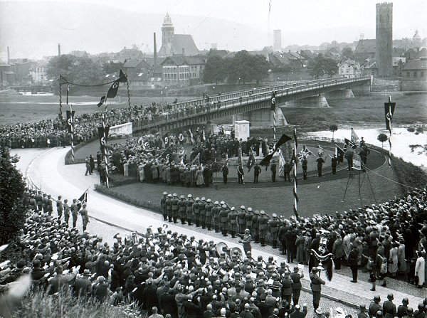 Weihe des neuen Pionierdenkmals