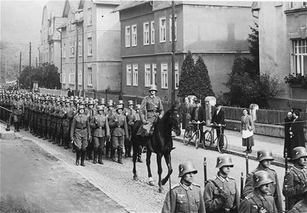 Marsch auf der Wilhelmsh&auml;user Str.